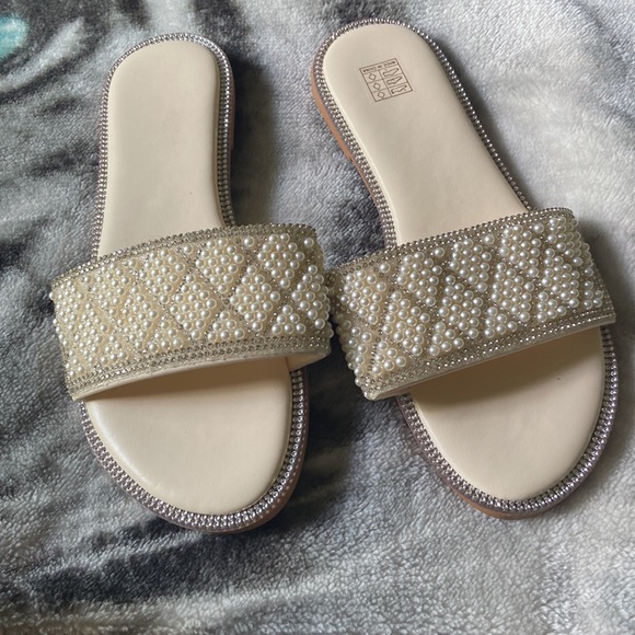 Sandals - Picture 2 of 2